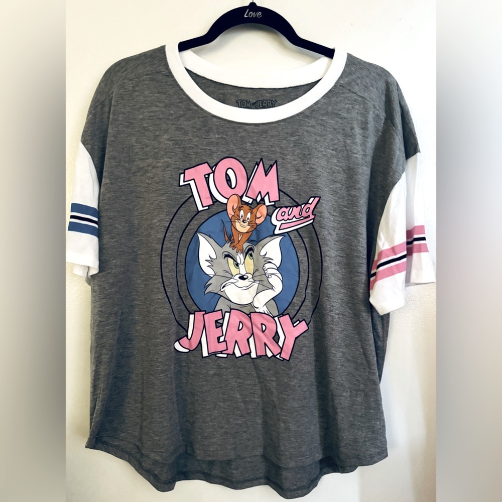 Used Tom & Jerry shirt. Size XL.